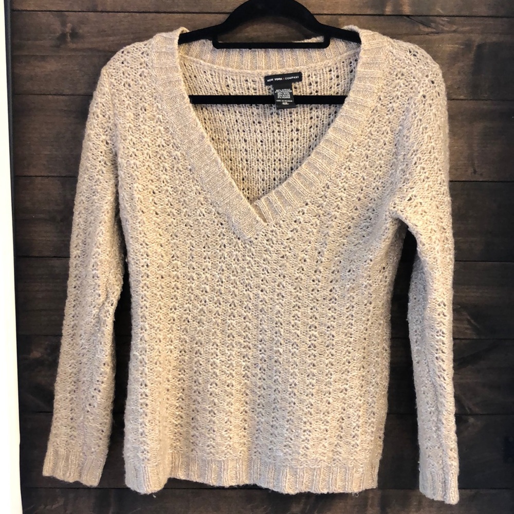 New York & Company Sweater EUC
